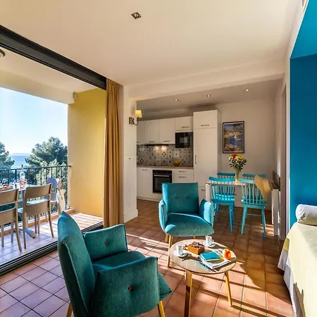 2 Flat With Sea View In Du Bailli Canadel Sur *